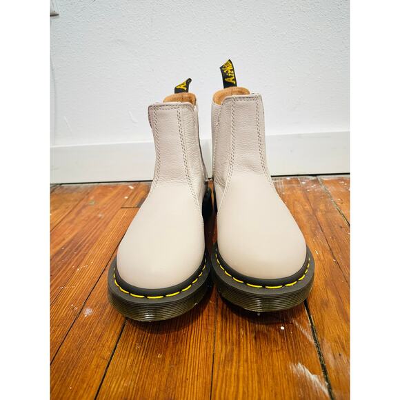 DR MARTENS Vintage Taupe 2976 Women’s Virginia Leather Chelsea Boots NEW sz 7 - Picture 3 of 8
